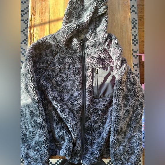 Cheetah Print Sherpa - Picture 1 of 2
